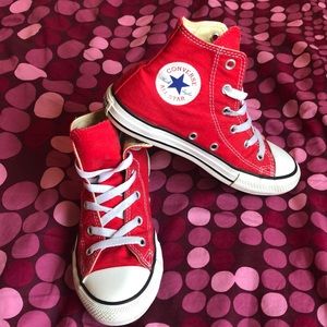 Girls Red High top Converse ❤️